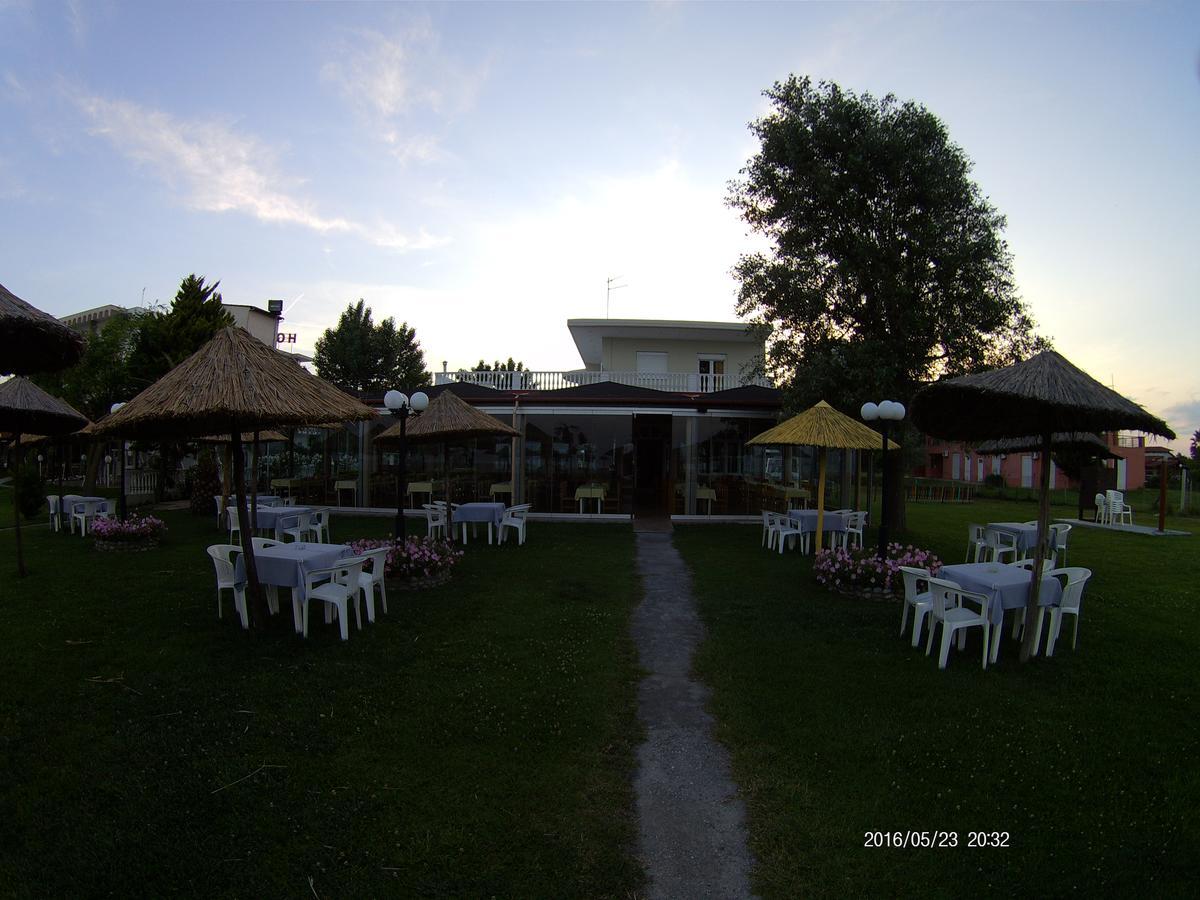 Hotel Akrogiali Korinósz Kültér fotó